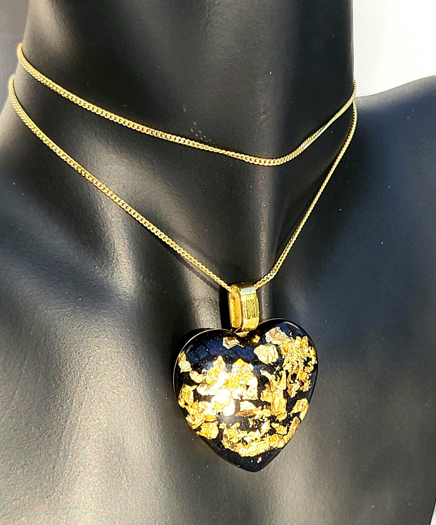 Mode-Schmuck "Resin-Dreams" Herz-Anhänger und Ohrhänger (mit eingelegtem Metall-Goldblatt)