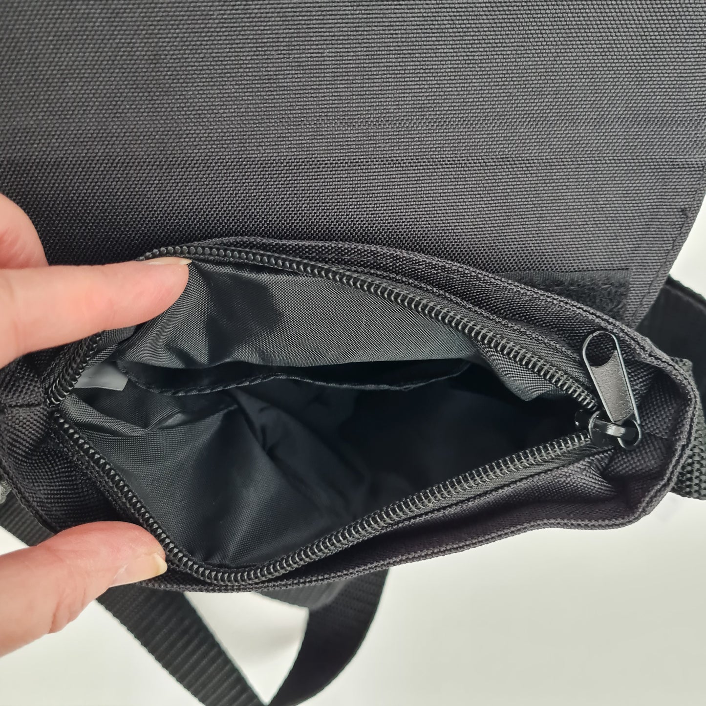 Schultertasche für Damen "Small" -Exklusivdesign von handgemaltem Bild "Lilie"