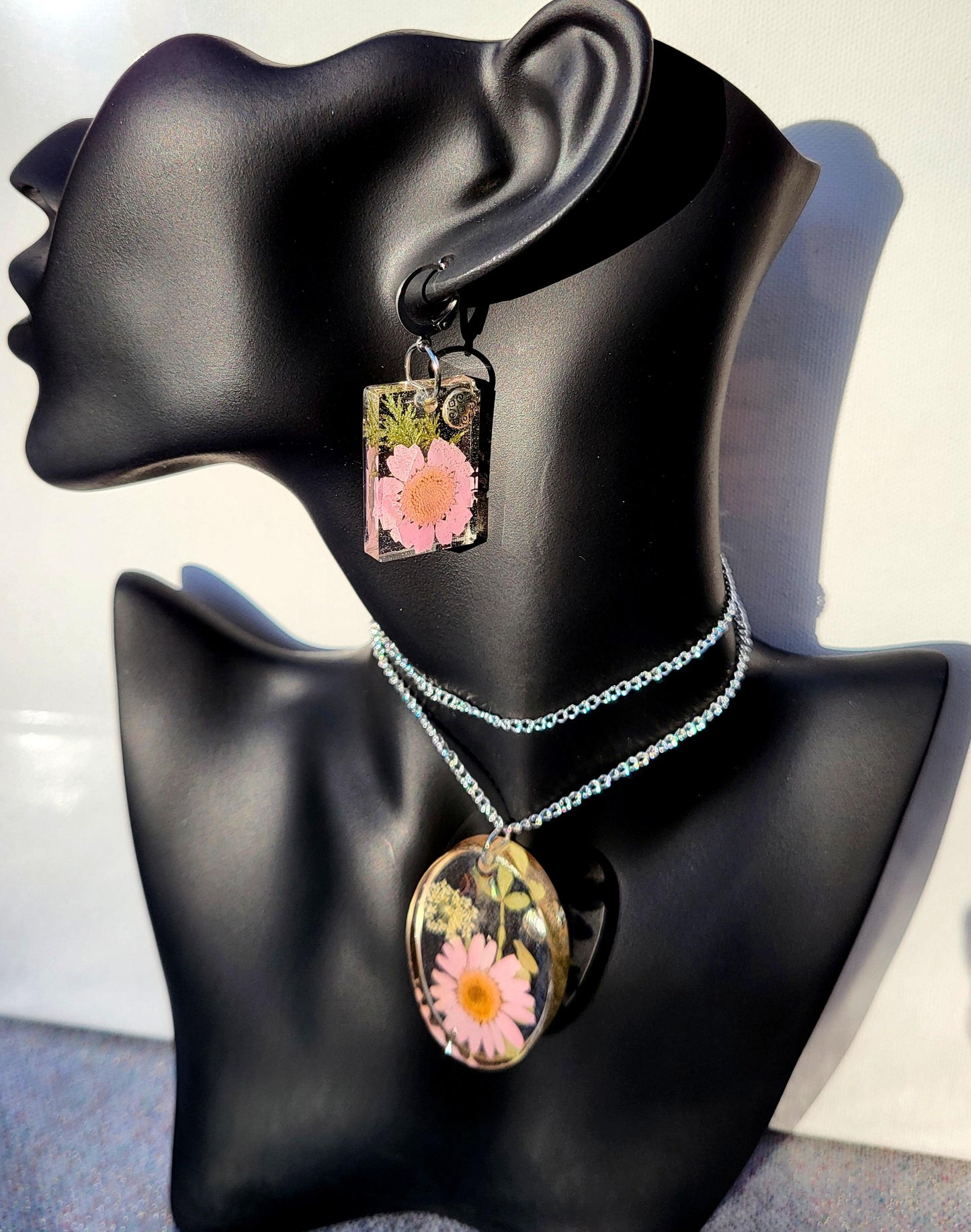 Mode-Schmuck "Resin-Dreams" Anhänger und Ohrstecker "Flowers in Rosé"